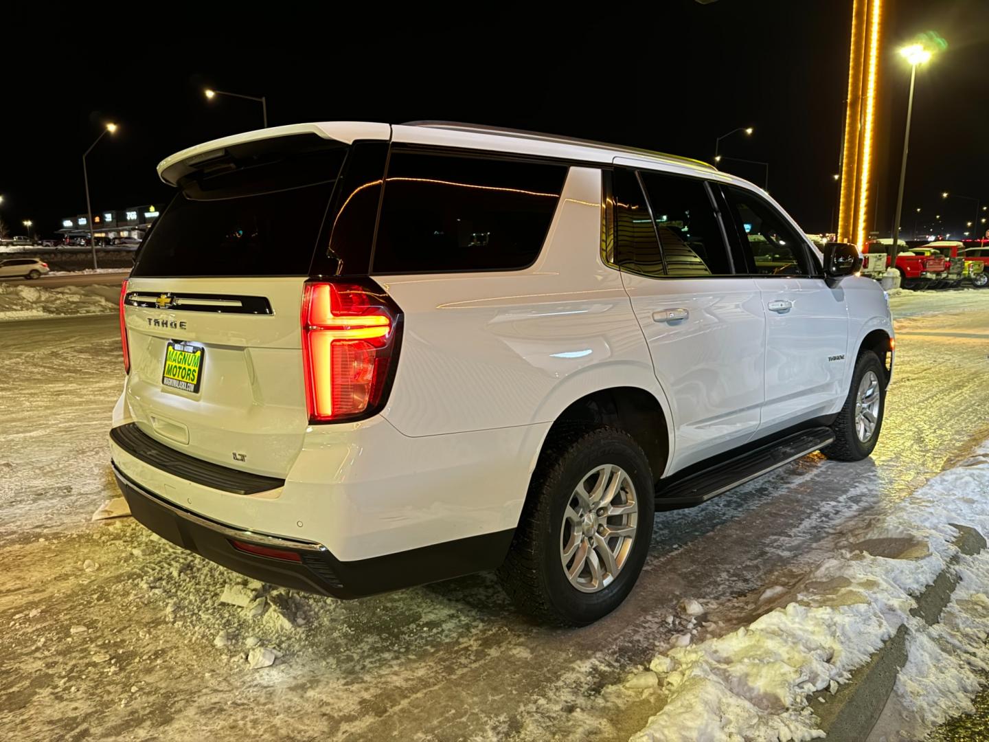 2021 White /Black Chevrolet Tahoe LT (1GNSKNKD5MR) with an 5.3L V8 Gasoline engine, located at 1960 Industrial Drive, Wasilla, 99654, (907) 274-2277, 61.573475, -149.400146 - Photo#5